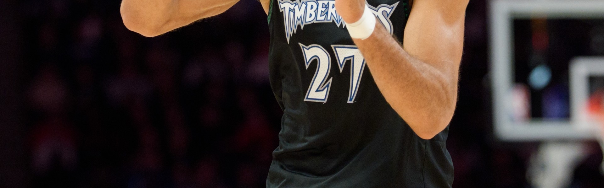 皮尔斯：戈贝尔不能一直被奥尼尔霸凌却不还手 必须想办法反抗