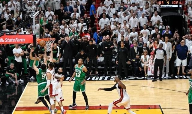 GA黄金甲平台-载入史册的绝杀！怀特攻防一体助绿军起死回生